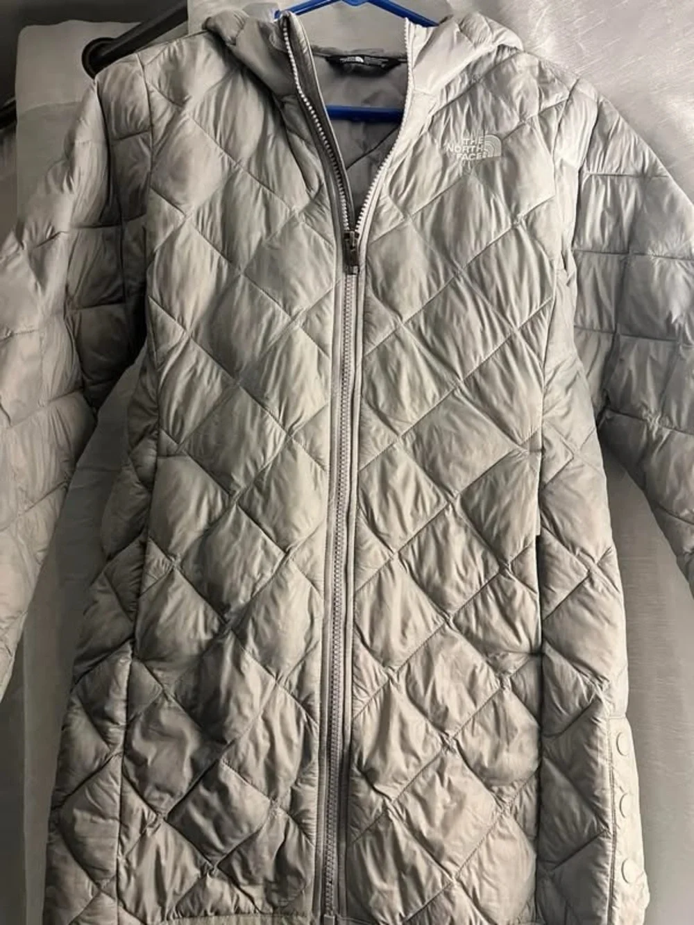 The North Face Girls Light Gray Quilted Hooded Puffer Jacket